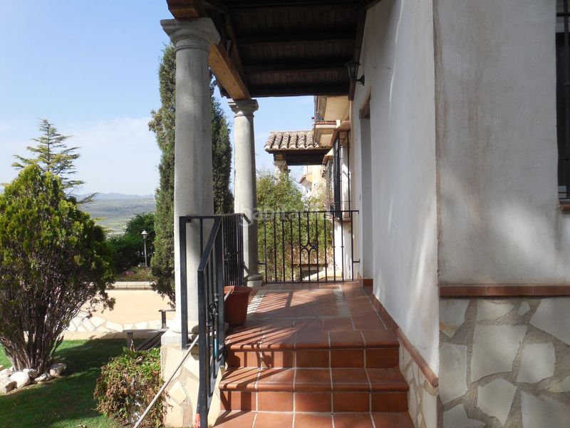 Foto e78d47bb-a43a-4b2d-9afc-f3e42e81ffa0. Casa pareada  con jardín y piscina en el puntal en Padul