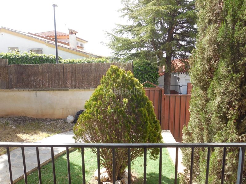 Foto ee0b2742-f60f-4836-ad65-41b3e2e06263. Casa pareada  con jardín y piscina en el puntal en Padul