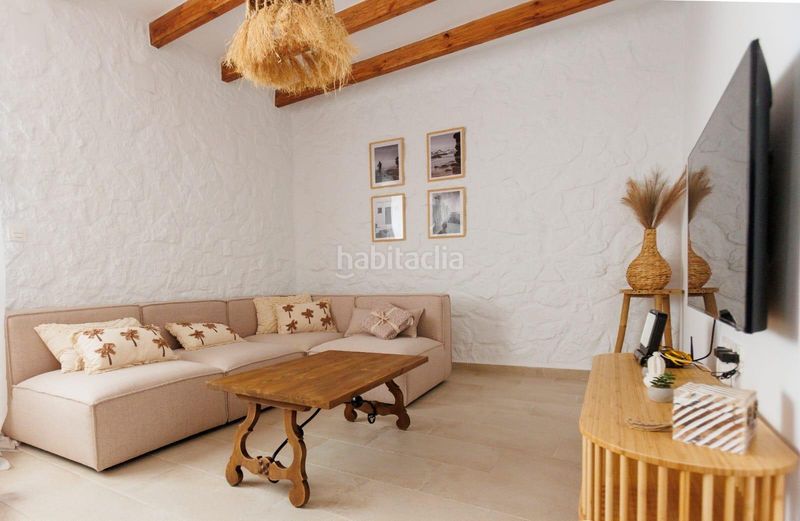 Foto 04de3d8a-047e-43d8-b259-8e9c5b7dfab4. Casa amb piscina a Centro Salobreña