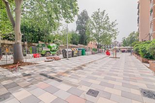 Flat in Cervantes. Gran piso en esquna con vistas en avd. cervantes, granada.