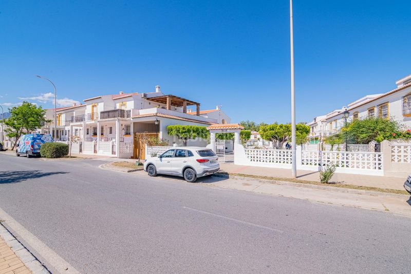 Foto c95f8eca-d51d-4712-8232-2f9922b626de. Casa adossada a Salobreña costa Salobreña