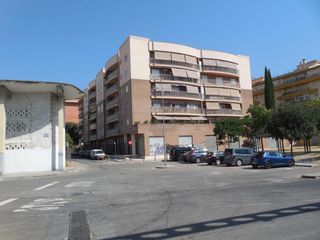Aparcament cotxe  Calle calle escritor miguel toro 5. Garaje doble cerrado junto carrefour y campus de la salud