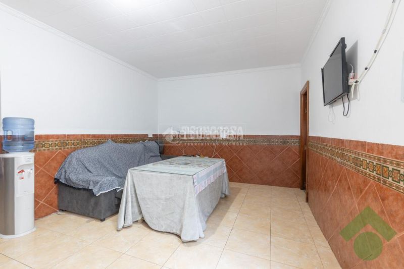 Foto 06333974-e28a-486f-bf43-5fa7b1e84d5c. Casa aparellada amb aparcament a Atarfe