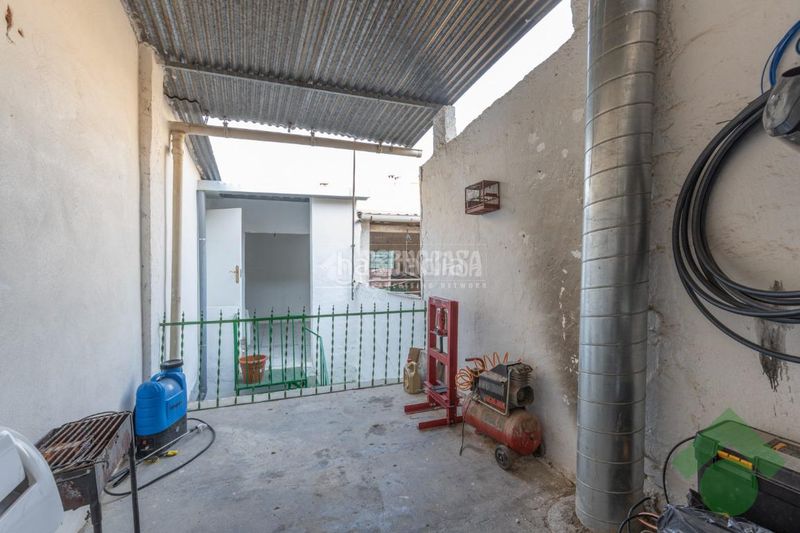 Foto 07c1864d-6b31-4bfc-9b5b-5fe9c4edd8a2. Casa aparellada amb aparcament a Atarfe