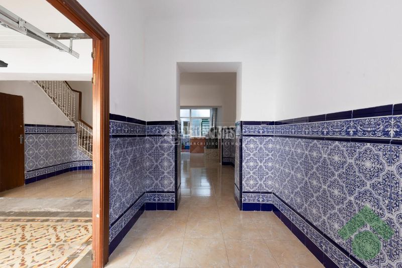 Foto 677c2b12-f84d-43a5-b532-f399d3f5b570. Casa aparellada amb aparcament a Atarfe