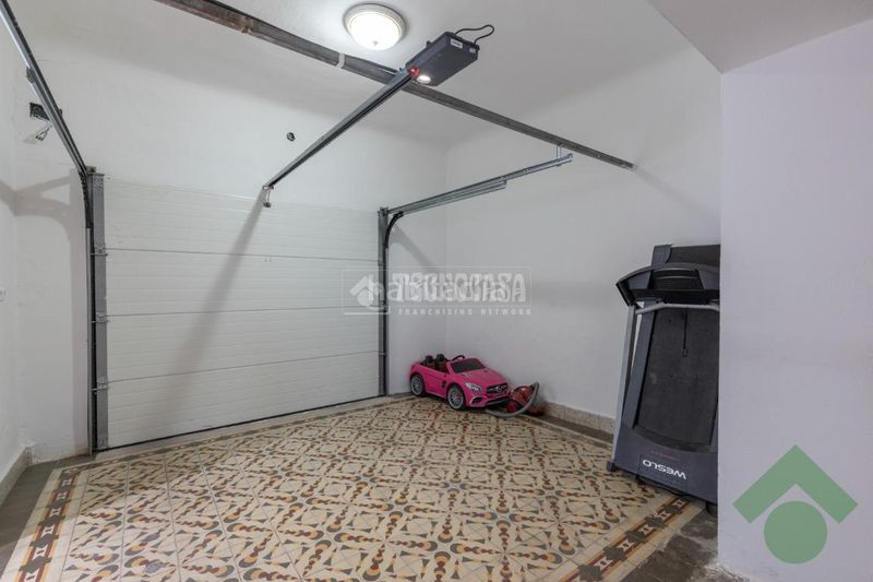 Foto 8b350018-7dfa-47ca-a935-950dbdf17312. Casa aparellada amb aparcament a Atarfe