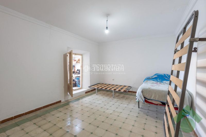 Foto c0b43151-2abd-417d-9c5c-d62a4ad160d9. Casa aparellada amb aparcament a Atarfe