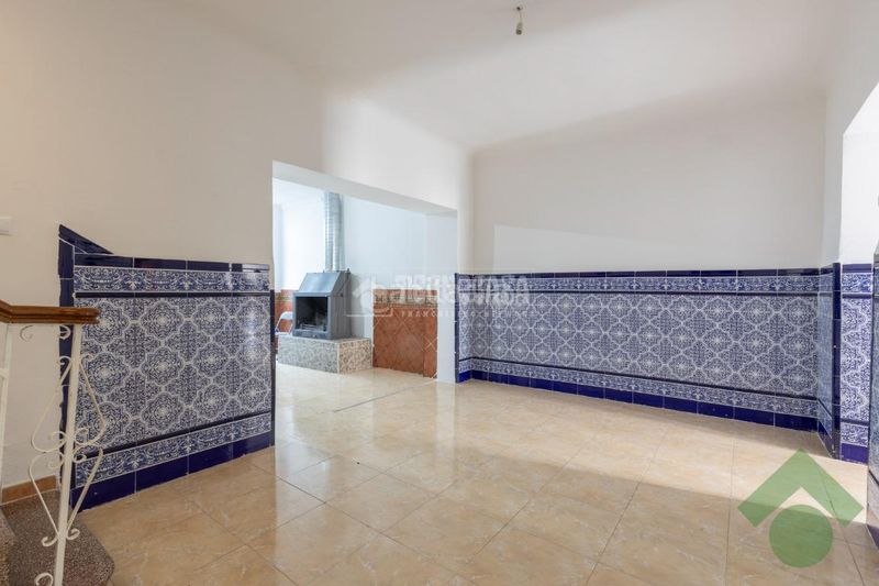 Foto e4e9d8ec-8cea-46b4-8548-27b4724dae29. Casa aparellada amb aparcament a Atarfe