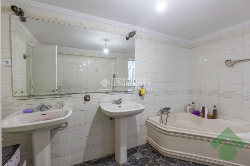 Foto f7400212-7827-4dc8-93fb-671967a5d7a4. Casa aparellada amb aparcament a Atarfe