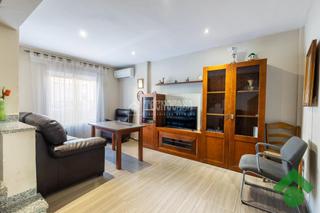 Casa aparellada a Pinos Puente. Casa en venta en pinos puente