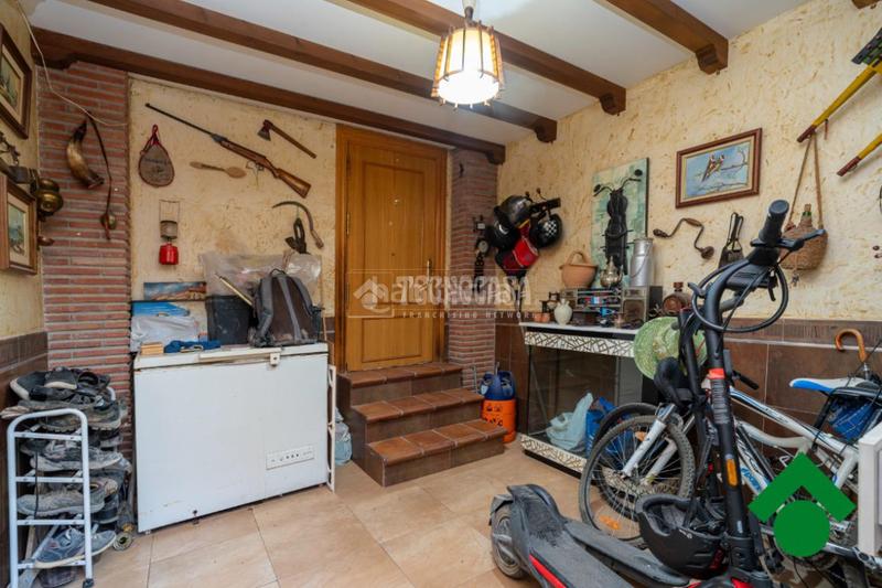 Foto 48abfdfa-dc27-4009-8dc0-422d04ef7389. Casa aparellada a Atarfe