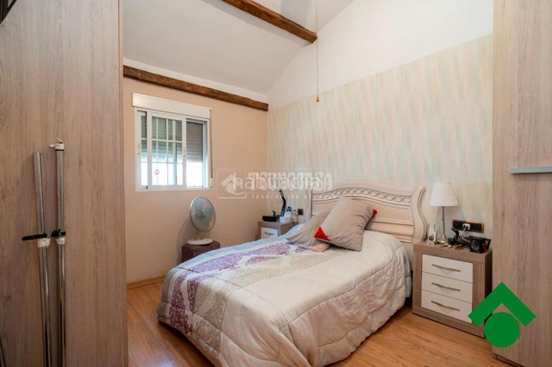 Foto 48d10ed9-f327-4eeb-b508-7fe2ed949f08. Casa aparellada a Atarfe