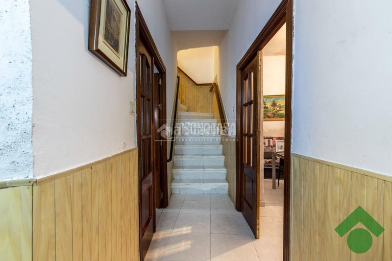 Foto 5bbedbb1-1d1d-4f7a-885e-a083836cf24d. Casa aparellada amb aparcament a Pinos Puente