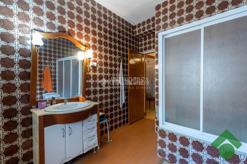 Foto 70d610de-e203-48ca-a43c-0e1bd9df3736. Casa aparellada amb aparcament a Pinos Puente