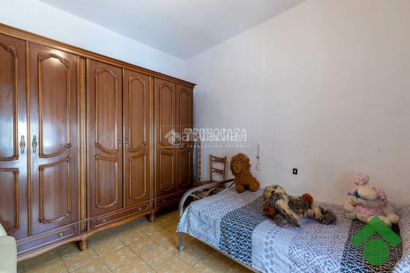 Foto adc14c55-b21e-4e79-8faa-f3dbc7f18732. Casa aparellada amb aparcament a Pinos Puente