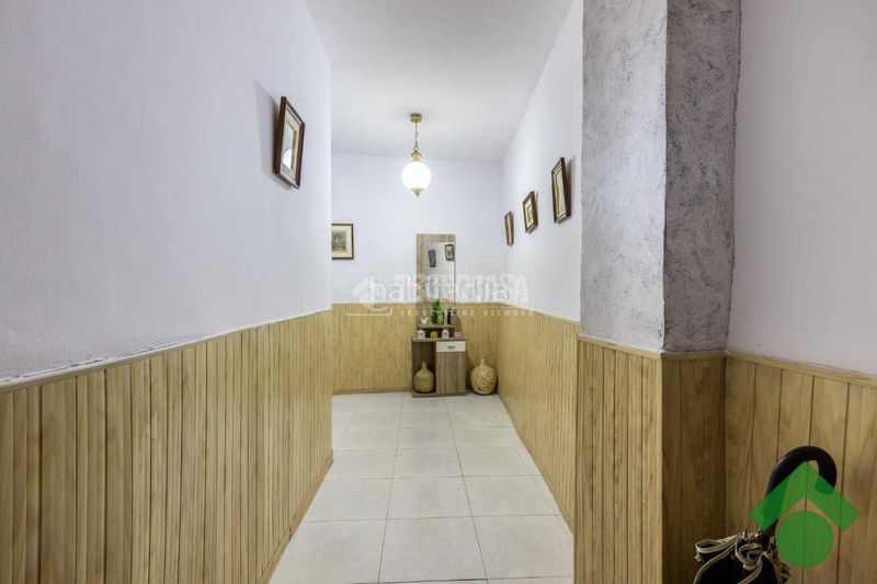 Foto c9e38b0c-ad89-4e98-ac8c-2e21b411f773. Casa aparellada amb aparcament a Pinos Puente