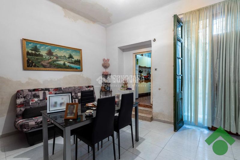 Foto cc63fd51-8873-4d1d-b12d-cda65b234600. Casa aparellada amb aparcament a Pinos Puente