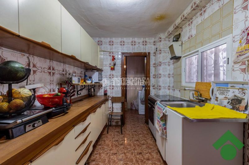 Foto fa657602-f0c6-434f-9e71-c6f8827c8631. Casa aparellada amb aparcament a Pinos Puente