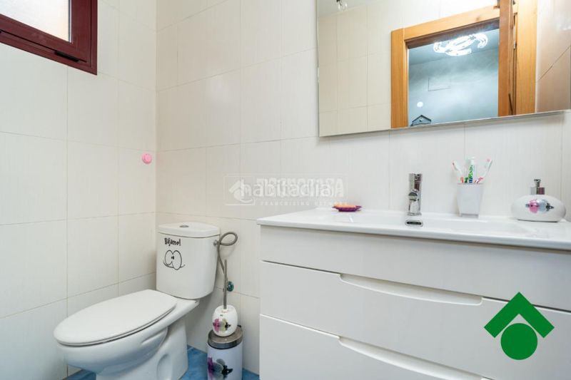 Foto 36ce956b-9021-4aa5-9e70-d09d797ae526. Casa aparellada amb aparcament a Atarfe