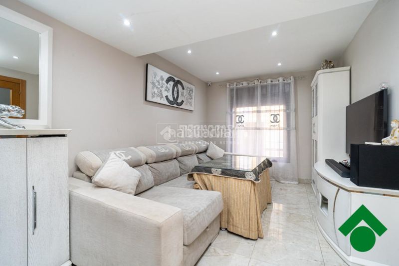 Foto 8b97f2f8-b07a-4cb4-a5e4-8874cada884d. Casa aparellada amb aparcament a Atarfe