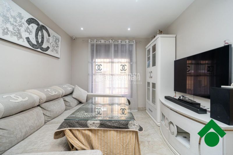 Foto a565fb80-f7a0-44f4-8762-ac7ddf89be2b. Casa aparellada amb aparcament a Atarfe
