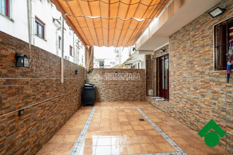 Foto f4eb0544-0053-4461-ac51-a1d2928ee093. Casa aparellada amb aparcament a Atarfe