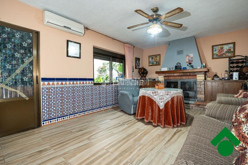 Foto aa57f8ff-9c16-45f9-9165-174eb0330a2a. Casa aparellada a Atarfe