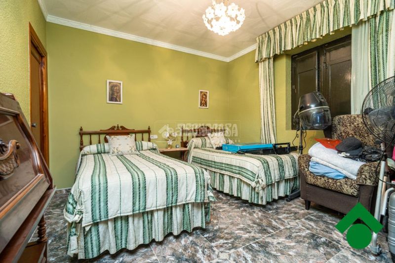 Foto ff1e22c9-5586-4f6a-ad3d-0e9520737fcf. Casa aparellada a Atarfe