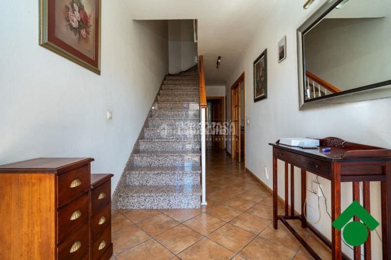 Foto 40efca0b-7a1e-41d9-aed1-a5fe15fe5070. Casa aparellada amb aparcament a Atarfe