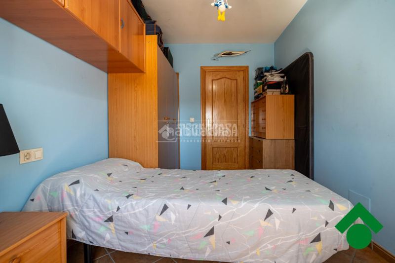 Foto 44c45c04-85b8-47f8-98d3-51163931dad7. Casa aparellada amb aparcament a Atarfe