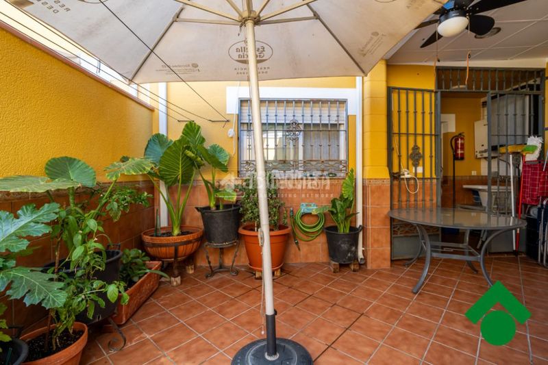 Foto 4abace2a-df4c-4819-8d2c-35caad72c762. Casa aparellada amb aparcament a Atarfe