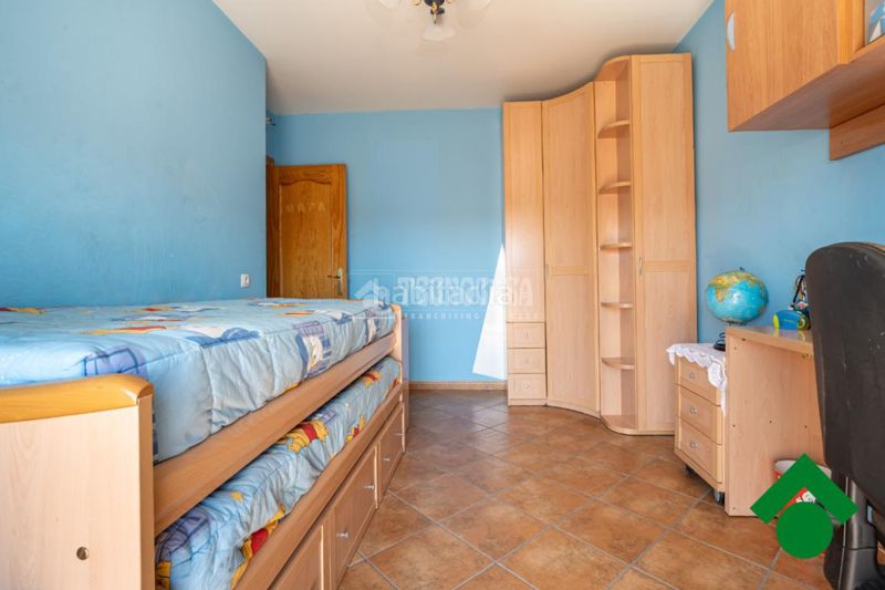 Foto 71c2f511-a742-4dc5-b53b-b0e811053e8d. Casa aparellada amb aparcament a Atarfe