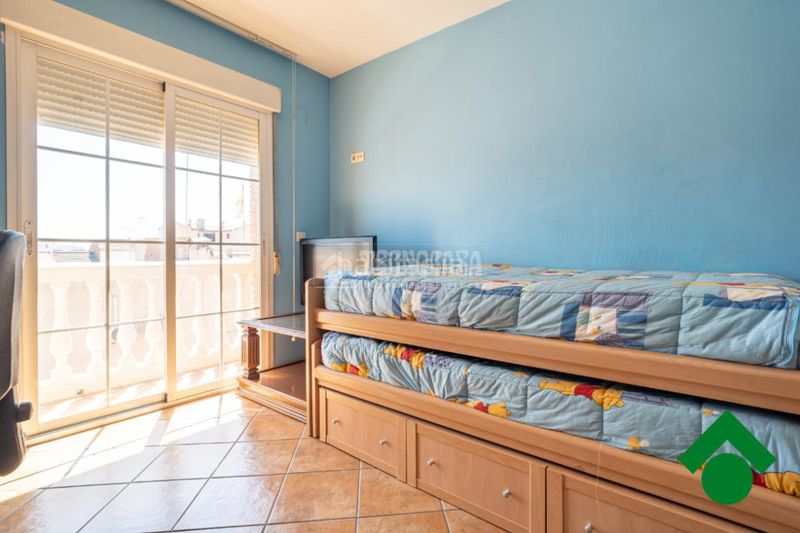 Foto a29f279d-0816-4212-8fad-18313ba3d95f. Casa aparellada amb aparcament a Atarfe