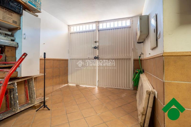 Foto e36ba382-beed-4cbf-b0d2-b2eaea46bba7. Casa aparellada amb aparcament a Atarfe
