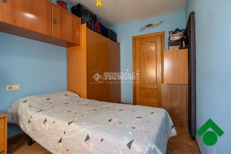 Foto eafce5da-204d-488d-a3cf-5a3d2c069446. Casa aparellada amb aparcament a Atarfe