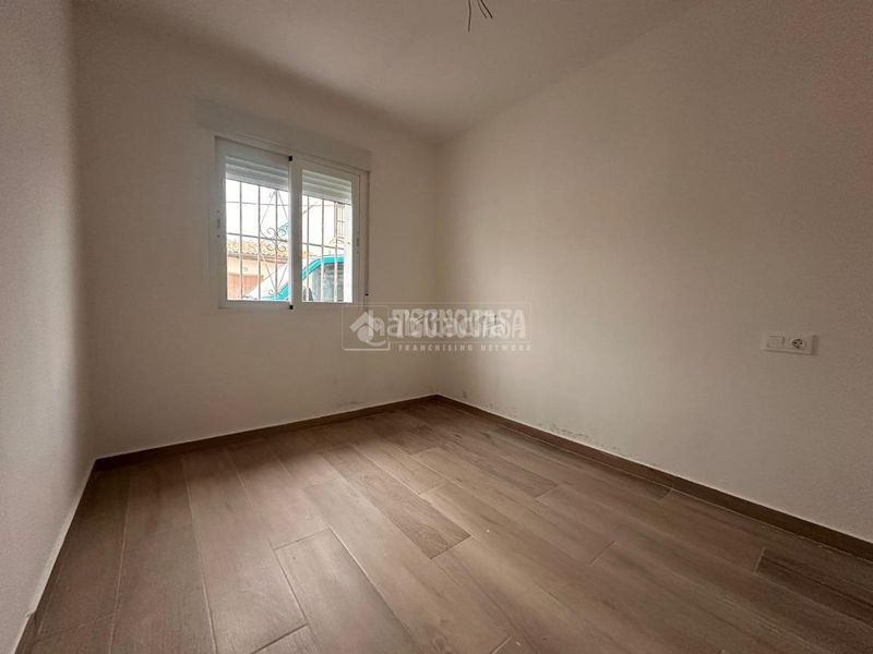 Foto 0bf67fd1-9311-46b8-a945-ddaefd091e22. Casa aparellada a Atarfe