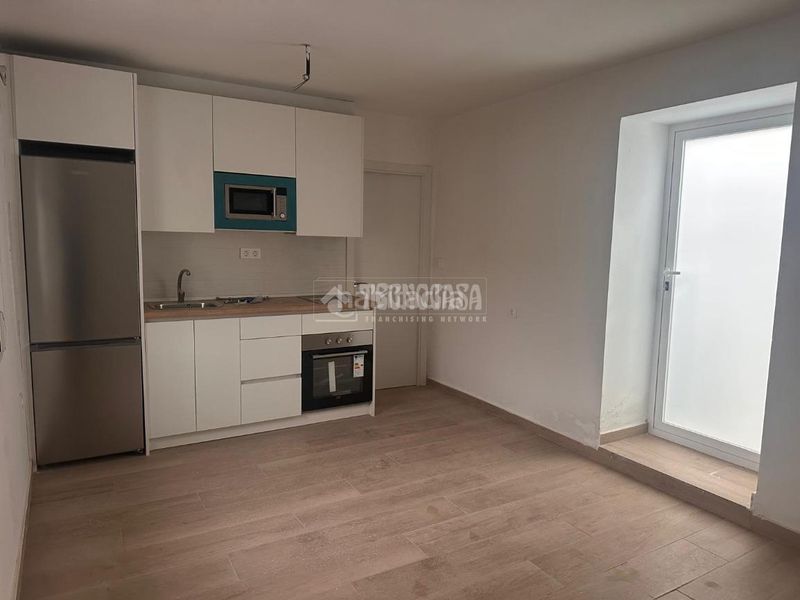 Foto 5556a8a9-8eca-4423-99ba-b82c725f1d81. Casa aparellada a Atarfe