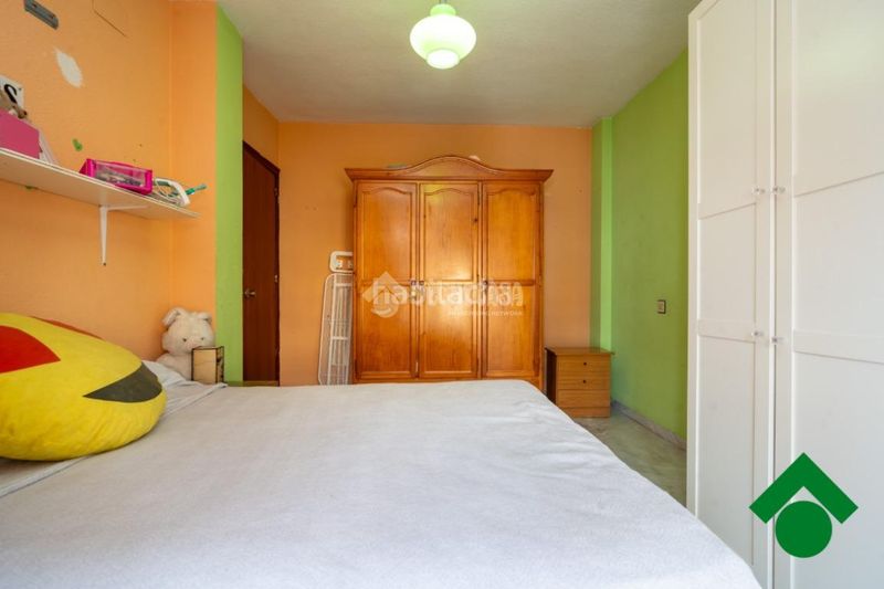 Foto 0c095502-c40e-46e5-b0d2-3b106da5edda. Casa aparellada a Atarfe