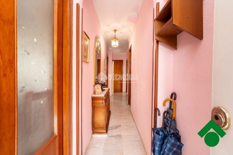 Foto 7f8a30f3-dd01-47b5-be56-350c278bd776. Casa aparellada a Atarfe