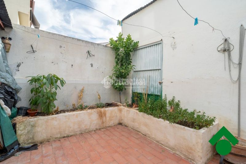Foto a000f8ac-46eb-4375-b253-40f506492a36. Casa aparellada a Atarfe