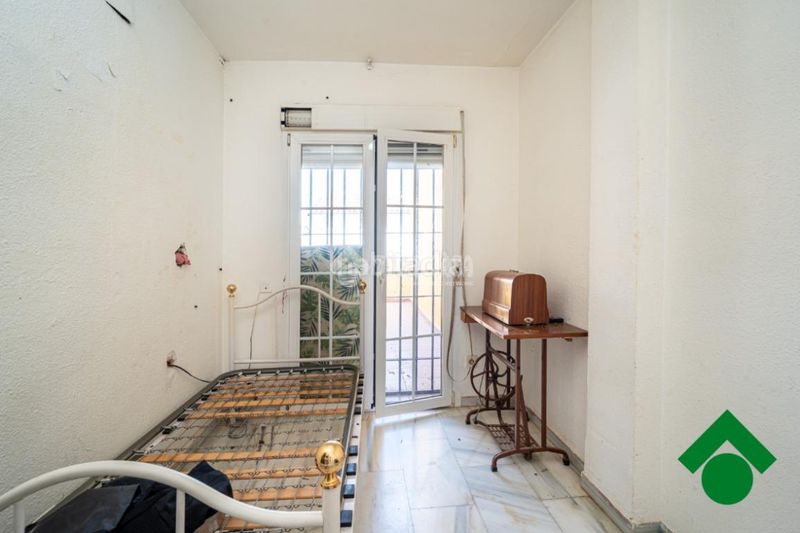 Foto a06bd4f2-14b1-4662-8f89-b9159079b586. Casa aparellada amb aparcament a Atarfe