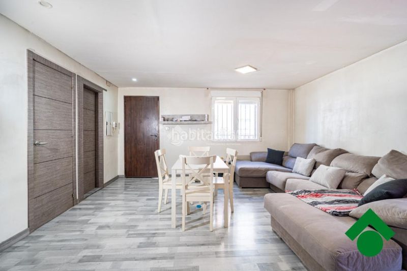 Foto f9ab7168-ba3d-48d8-b983-89e18d196da7. Casa aparellada amb aparcament a Atarfe