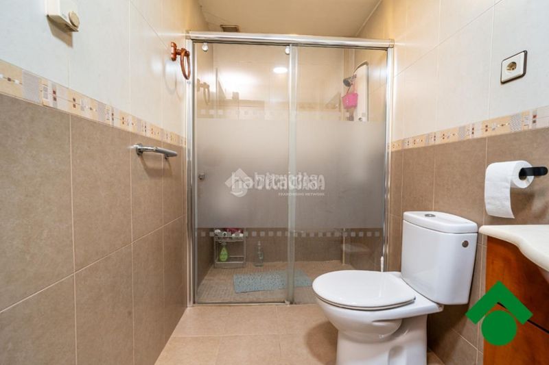 Foto fbd7a53e-e749-457d-9685-93fa2e0f6f27. Casa aparellada amb aparcament a Atarfe
