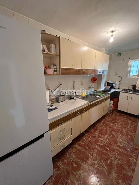 Foto d28eb584-8901-48c0-b46d-f3ea4b31153d. Casa aparellada a Pinos Puente