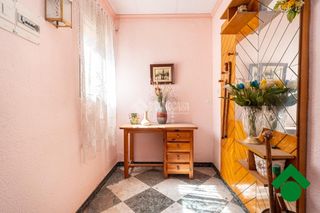 Casa aparellada a Santa Adela - Parque Leyva Loro