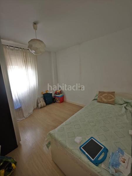 Foto d2cf8b0d-49b5-49cc-8a1c-f81b7428e6d3. Piso ámplio piso en la azucarera en Paseo Marítimo de Levante Torre del Mar