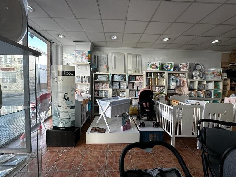 Foto 170a8799-124c-434c-8df2-f4fc326d4428. Local comercial en Hispanidad - Vivar Téllez Vélez - Málaga