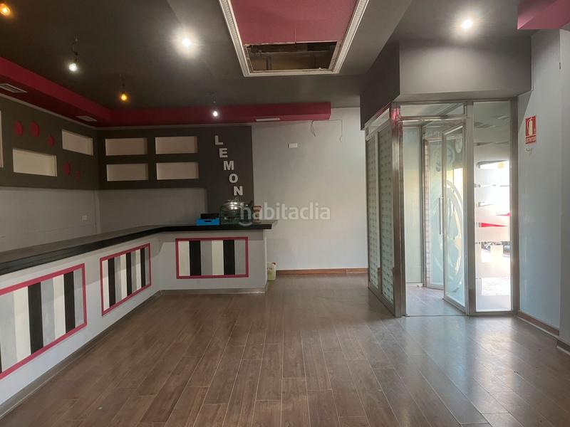 Foto 2f2f8102-3aa1-4303-976b-1b5385cd8578. Location local commercial dans Centro Torre del Mar