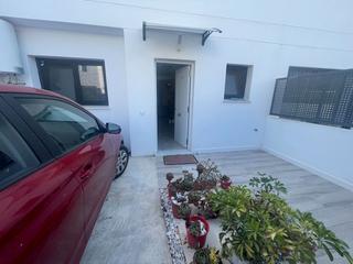 Casa adosada en Almayate Bajo. Chalet adosado en zona tranquila