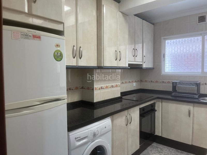 Foto dada23d3-1526-48f9-96b4-88546656f14b. Pis a Paseo Marítimo de Levante Torre del Mar